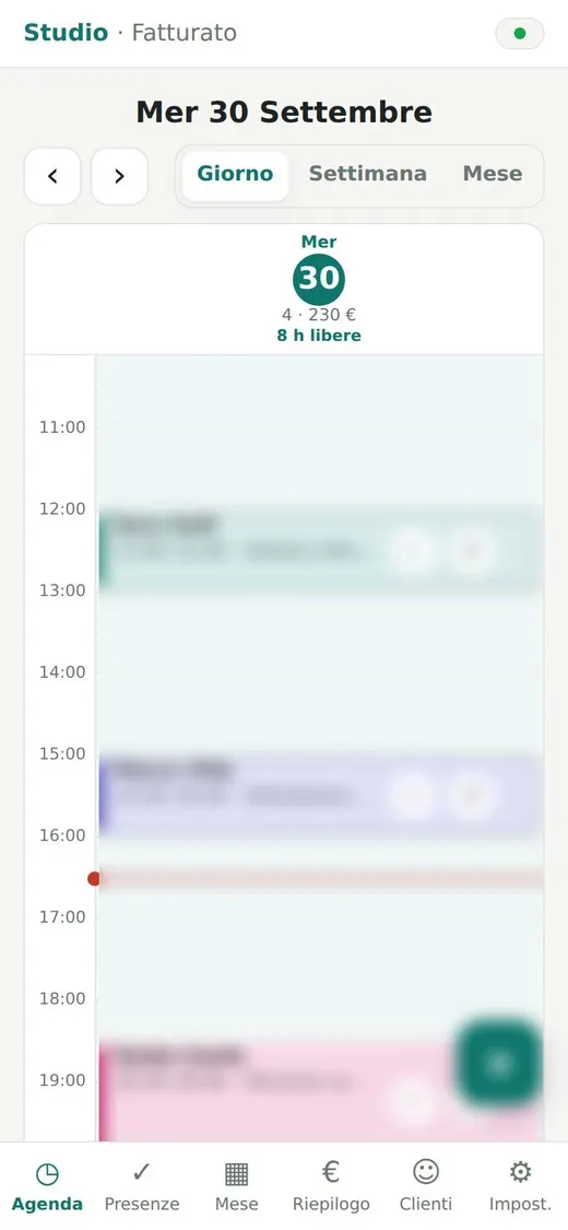 Vista giorno dell'agenda su smartphone con i pulsanti presente e assente